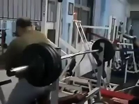 Drole de façon de faire de la muscu...