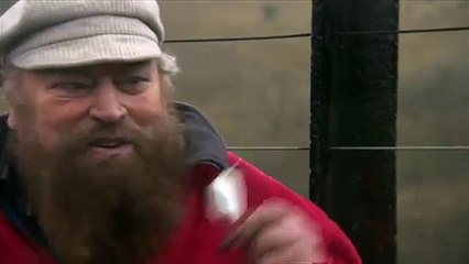 Brian Blessed's roar tests tunnel acoustics - BBC News (FULL HD)