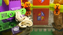 PLAY DOH Haunted House Decorating Spiderman Frozen Olaf Peppa Pig Hello Kitty Halloween
