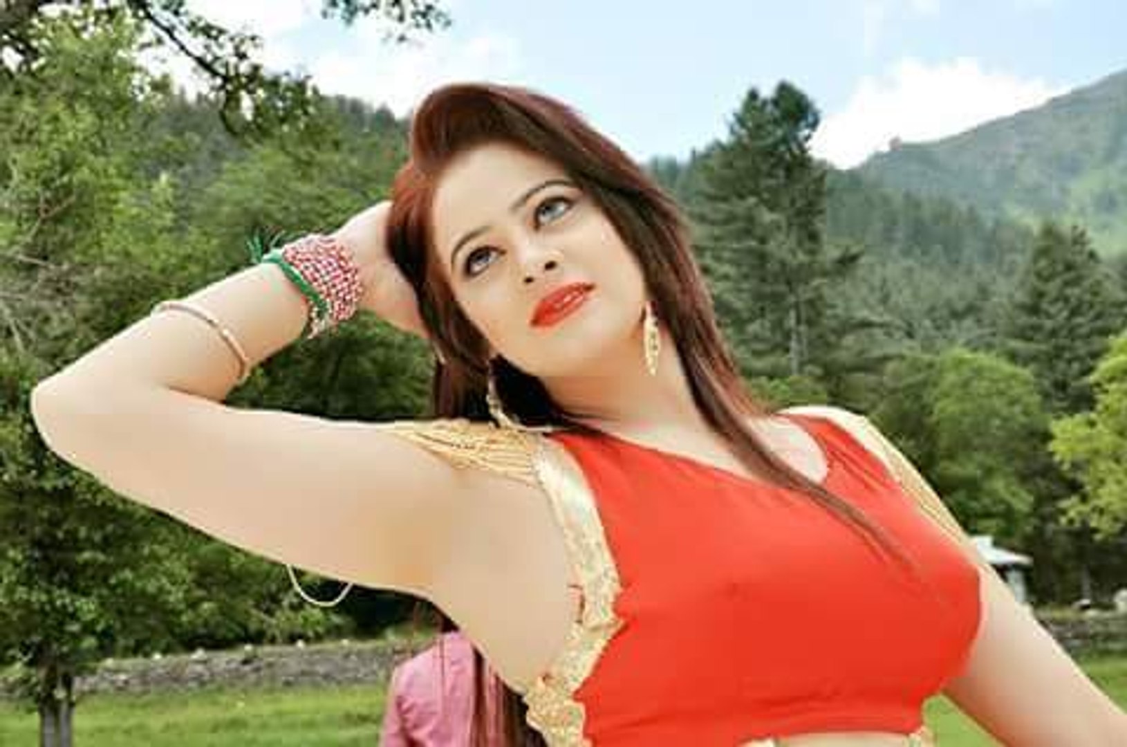 Afreen pari Super Hot Live Stage Mujra