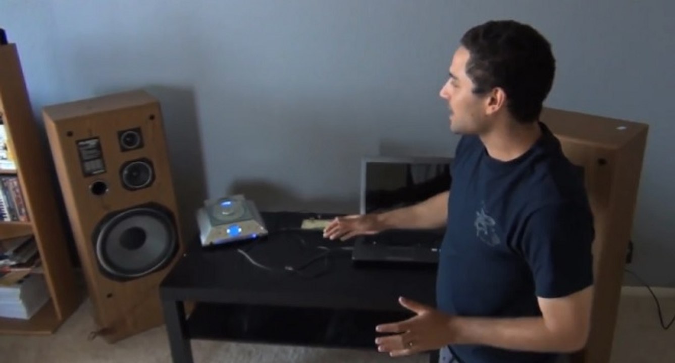 Il invente une installation sonore très puissante pour se venger de ses voisins trop bruyant