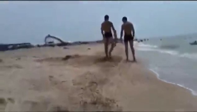 Прикол на пляже! Ржака полная_)