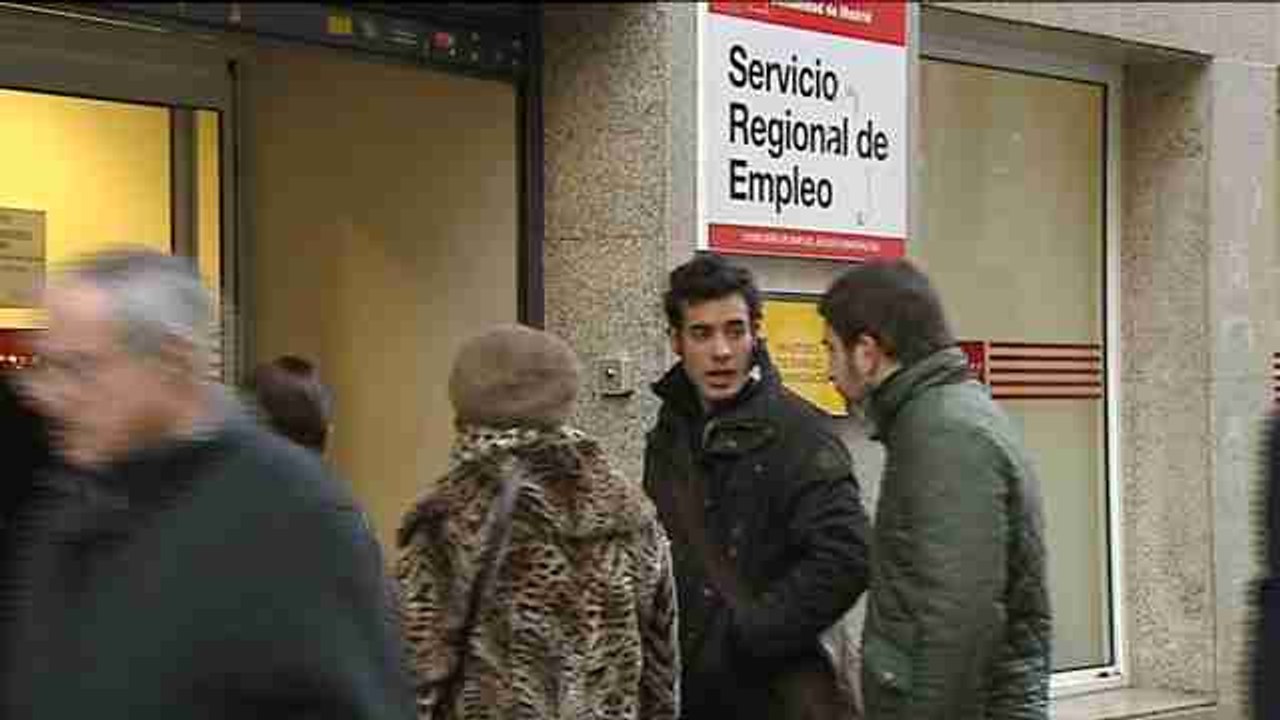 Spanish unemployment falls by record 678,200 in 2015