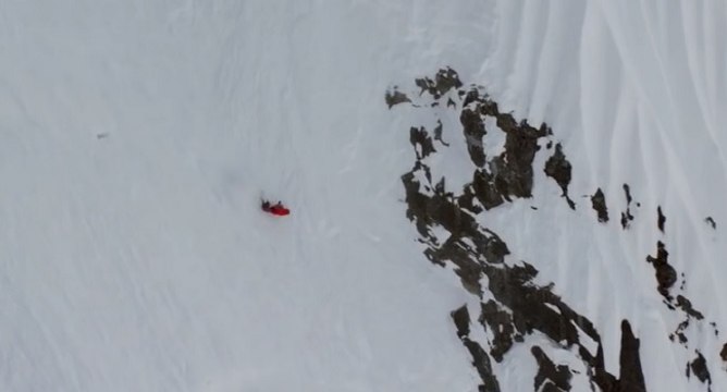 Miracle : une skieuse s'en sort indemne après une chute de 300 mètres