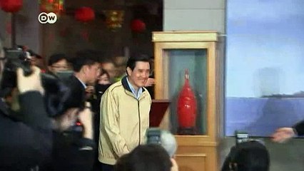 Taiwan president visits disputed island