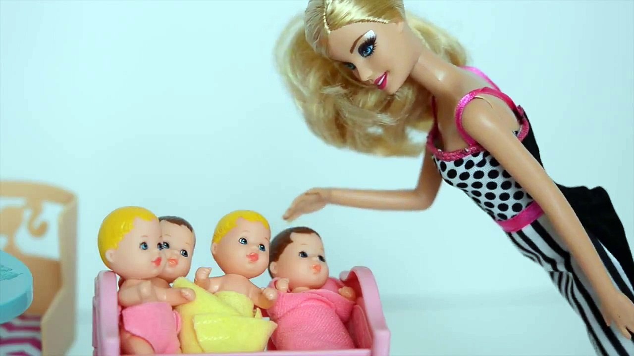 Barbie Mari e Ryan Escolhendo os Nomes dos 4 Bebes Gemeos!!!