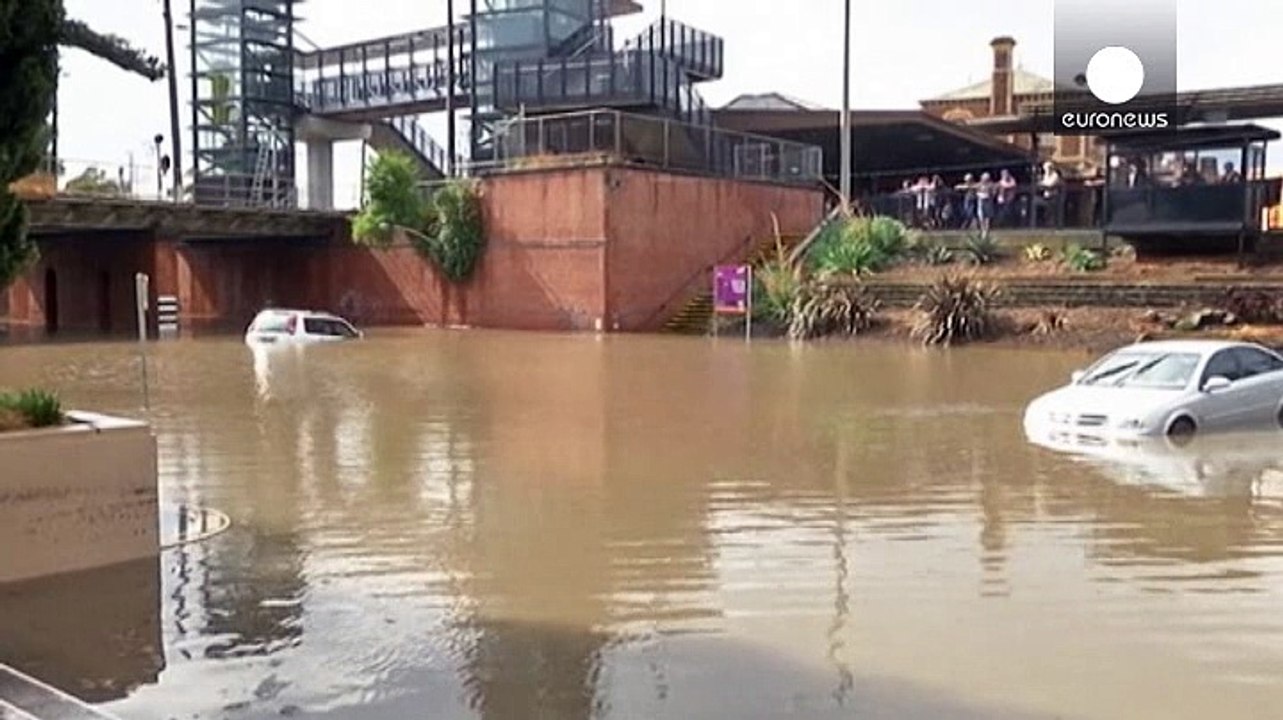 Wettereskapade: Sturzregen setzt australische Kleinstadt unter Wasser
