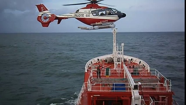 EXTREME HELICOPTERS! Incredible landings, takeoffs, aerobatics, flyby, crosswind, expensive choppers Crosswind Landing