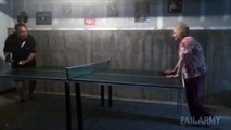 Esta es la primera y ultima vez que esta abuela juega al pin pon