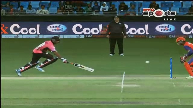 Taufeeq Umar Ambushes with Saqlain Mushtaq and Gets Run Out