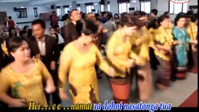 Putri Ayu Silaen _ Goyang Manula - Lagu Batak Terbaru_ Lagu Batak by Bataktv.com