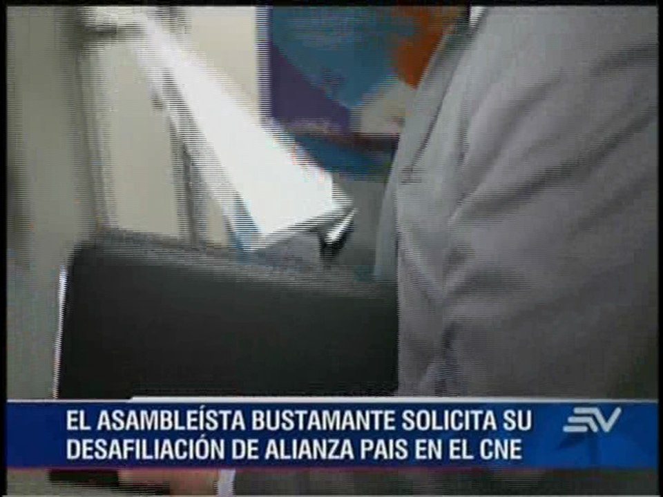 Bustamante renuncia a AP