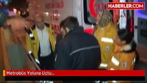 Kadıköy'de Takla Atan Otomobil Metrobüs Yoluna Girdi