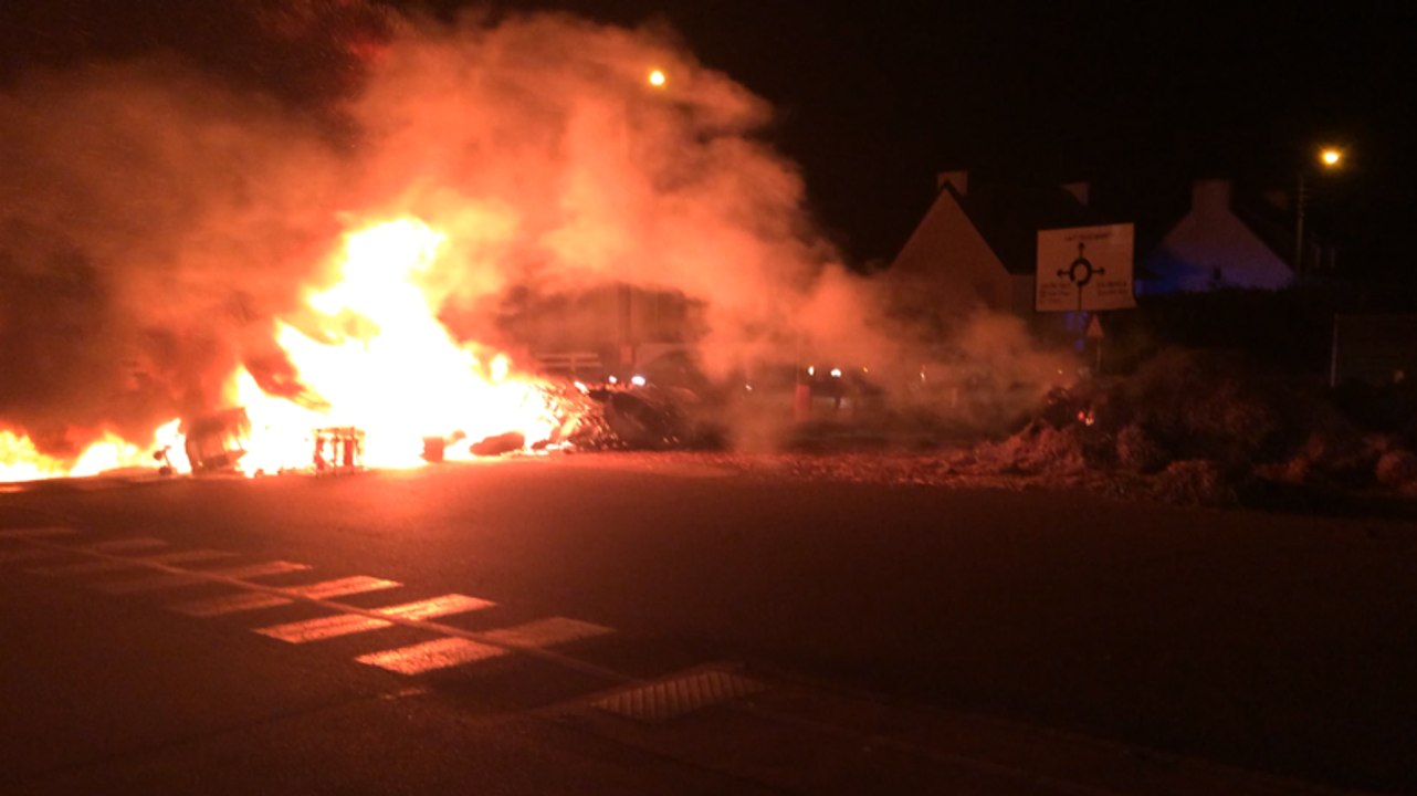 Agriculteurs devant le Leclerc