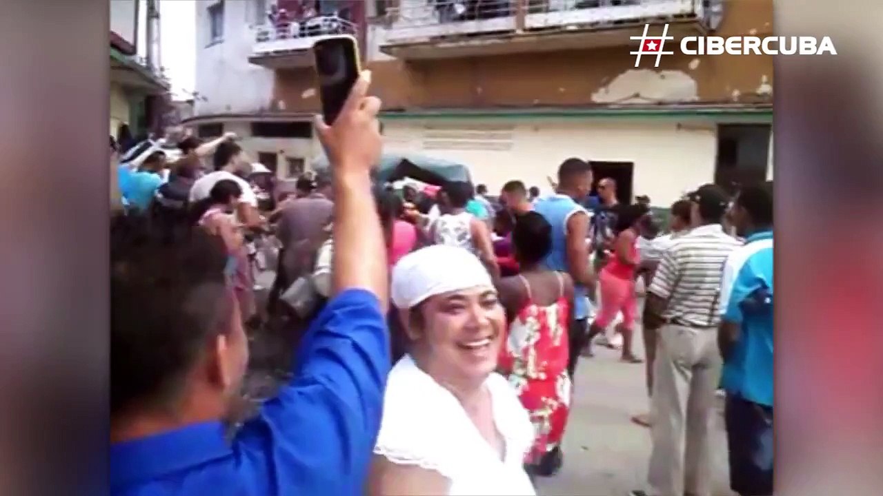 Carretilleros regalan la comida para evitar que sea decomisada