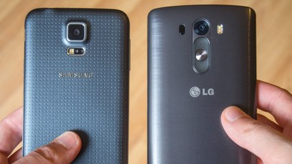 LG Trolls Samsung for Ditching Removable Batteries