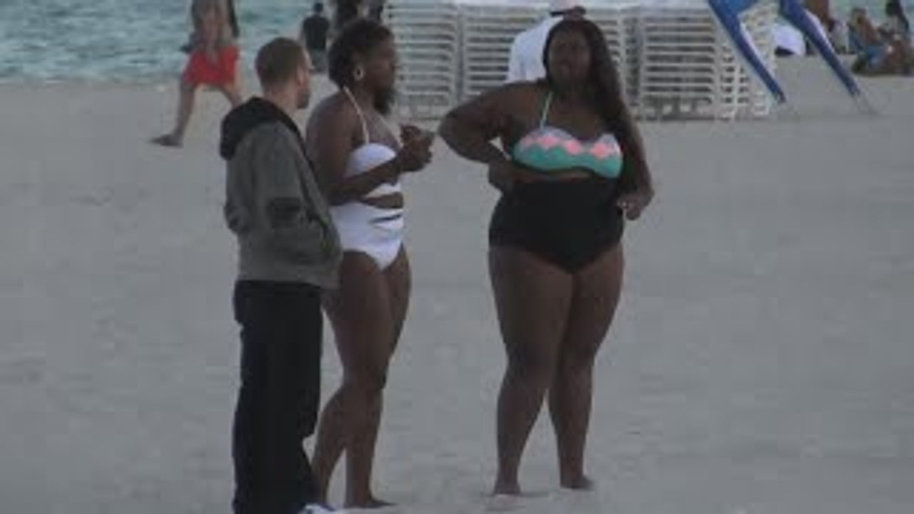 Prank - Picking Up Girls Nice Guy Vs Bad Boy (Social Experiment)