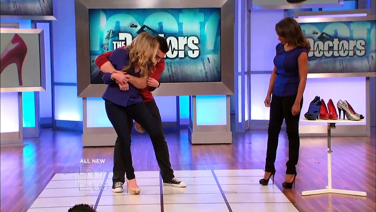 Jennifer Cassetta teaches ballbusting - video Dailymotion