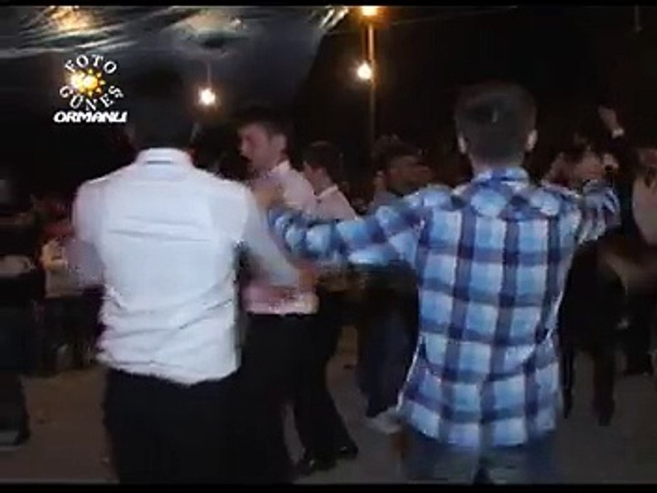 YAŞLI DEDEMİZ  ORYANTAL OYNARSA ...... :))))