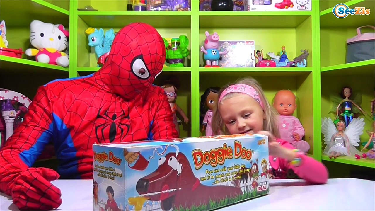 ✔ Spiderman. Ярослава играет с Человеком Пауком...