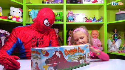 ✔ Spiderman. Ярослава играет с Человеком Пауком и новым питомцем — DOGGIE DOO - Video for Kids ✔