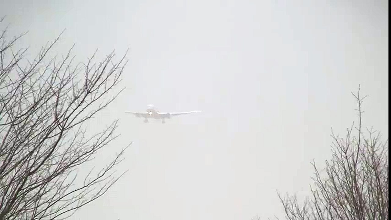 Storm!! American Airlines Boeing 777-200ER Crosswind Landing at Narita  Crosswind Landing