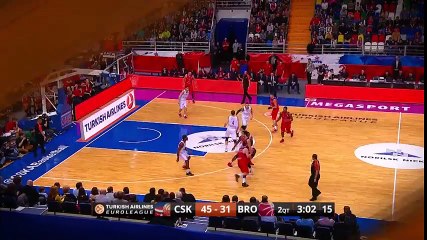 Nando De Colo lâche une passe somptueuse