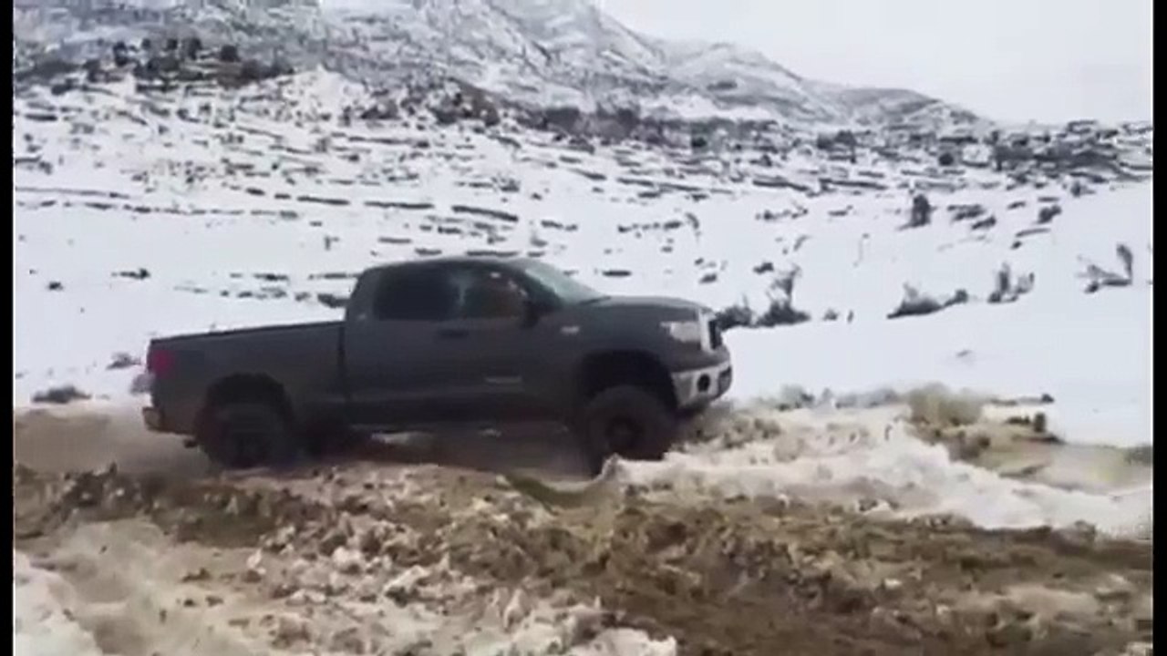 Toyota Tundra Mud & Snow Crawling