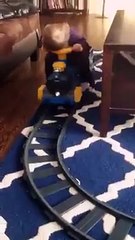 Oyuncak Üzerinde Uyuya Kalan Bebek