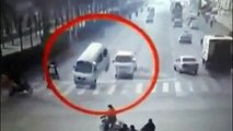 Crazy!Unknown Force Cause Mysterious Car Crash In China?