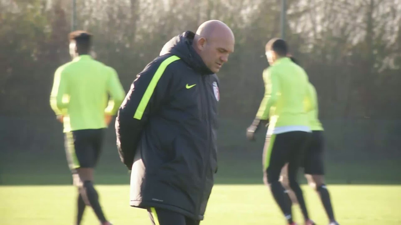 Foot - L1 - LOSC : Lille regarde derrière