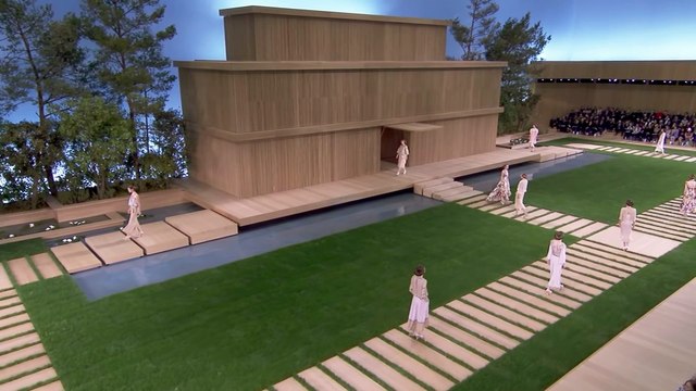 Chanel : Interview de Karl Lagerfeld Collection Printemps Été 2016 Haute Couture Show [HD]