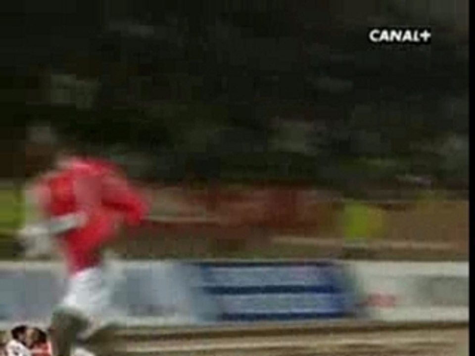 Adebayor vs Neuville