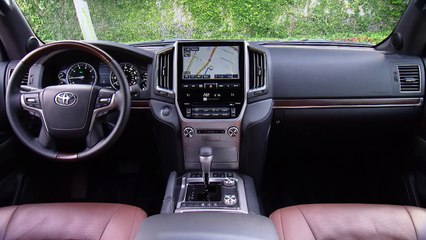 ► 2016 Toyota Land Cruiser INTERIOR
