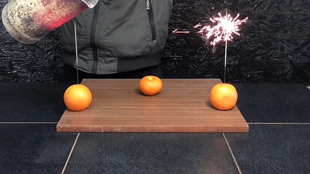 Узнай что будет если залить алюминий в МАНДАРИН!!!