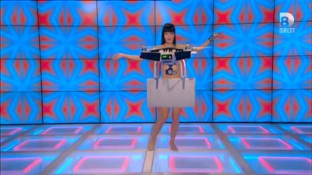 TPMP : Erika Moulet danse nue pour Bertrand Chameroy (vidéo)