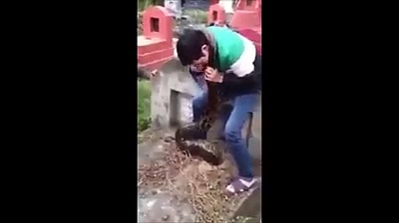 AZAAB E QABAR - Allah hum sab pe reham farmaye..