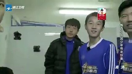 مدريديستا ياباني أجبره مدرّبه على أخذ صورة مع ميسي، شاهدوا ردّة فعله