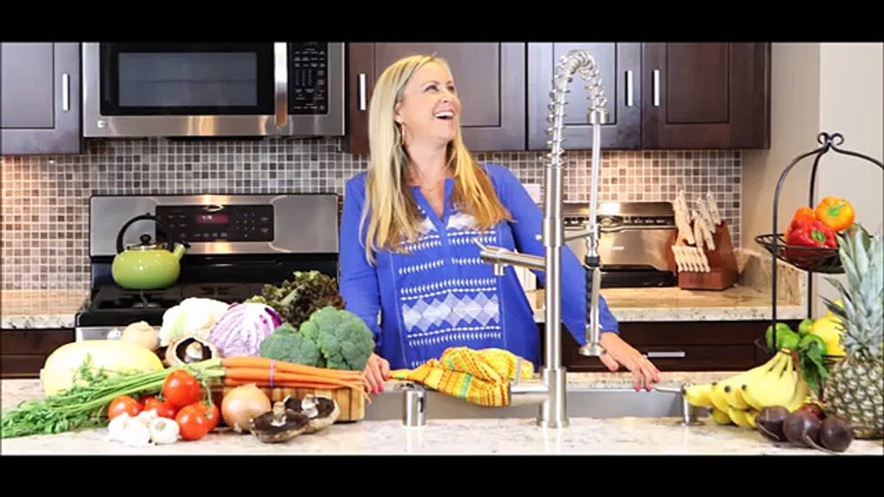 How to Cook a Whole Chicken and Make Bone Broth in the Slow Cooker