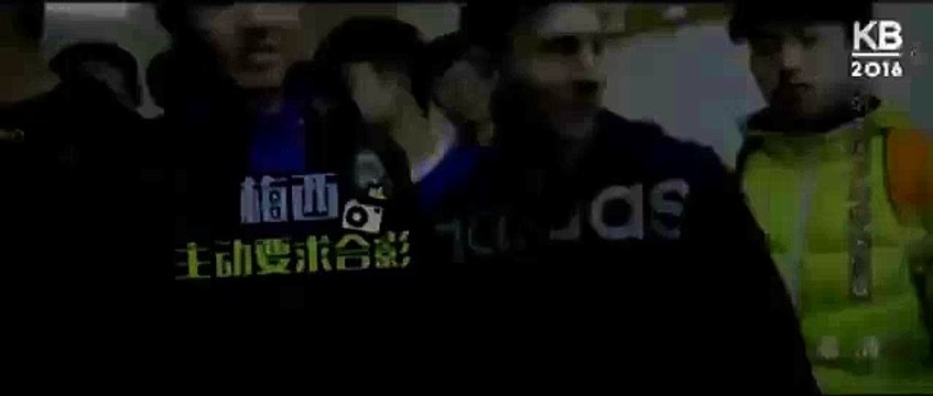 Lionel Messi embarrassing moment while taking a picture with Real Madrid fan