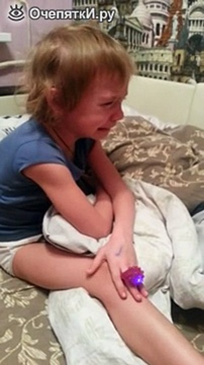 Девочка хочет лифчик