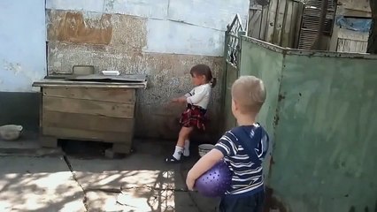 Маша и Медведь наслаждаются отдыхом