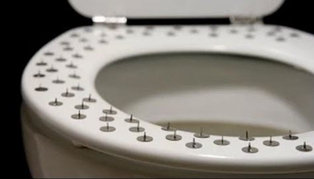 BROMAS EN EL BAÑO | BROMA CHISTOSA | BROMAS GRACIOSAS