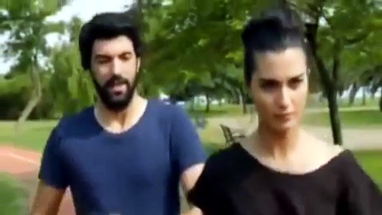 Cuplikan-cuplikan Adegan KISSING  _  ELIF & OMER _ Dalam CINTA ELIF