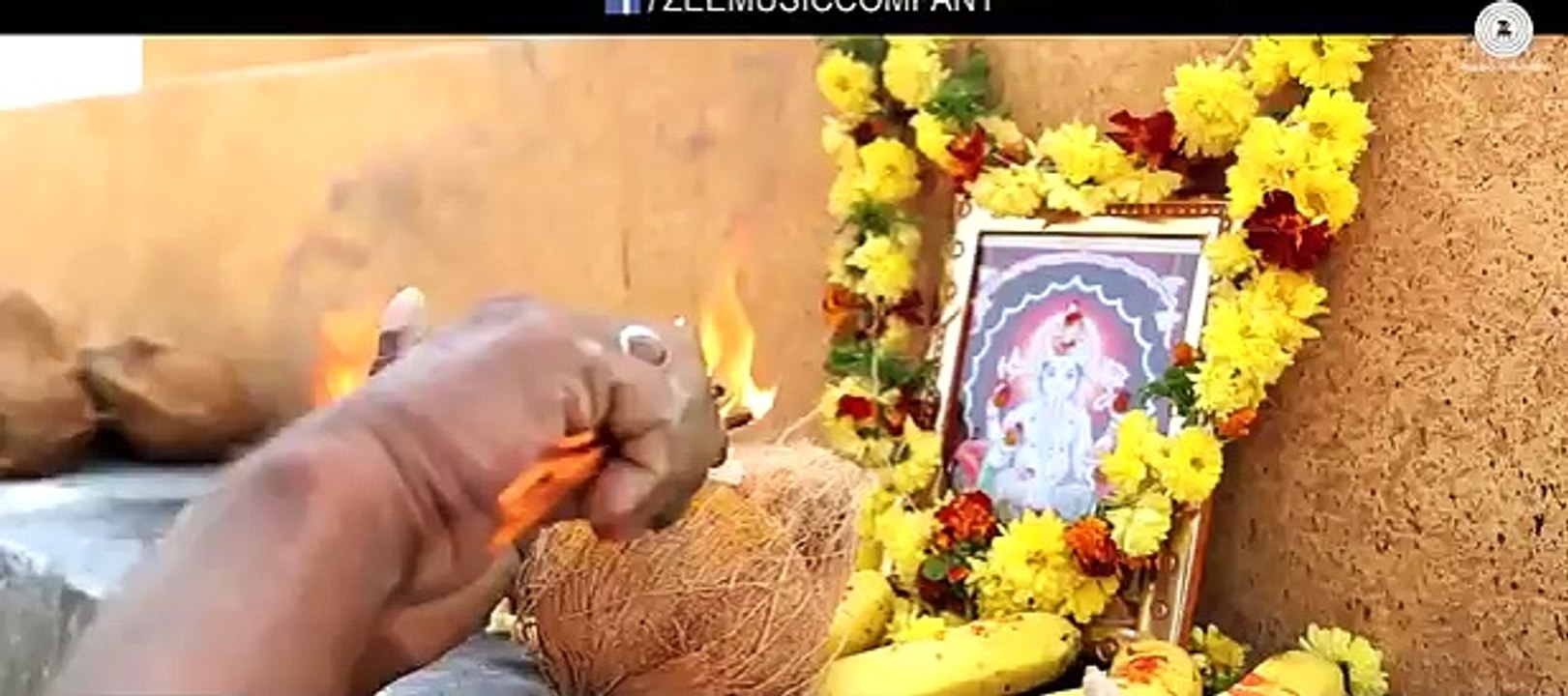 latest bollywood songs 2015  Jal Rahin Hain - Baahubali - The Beginning Maahishmati Anthem Kailash Kher-48