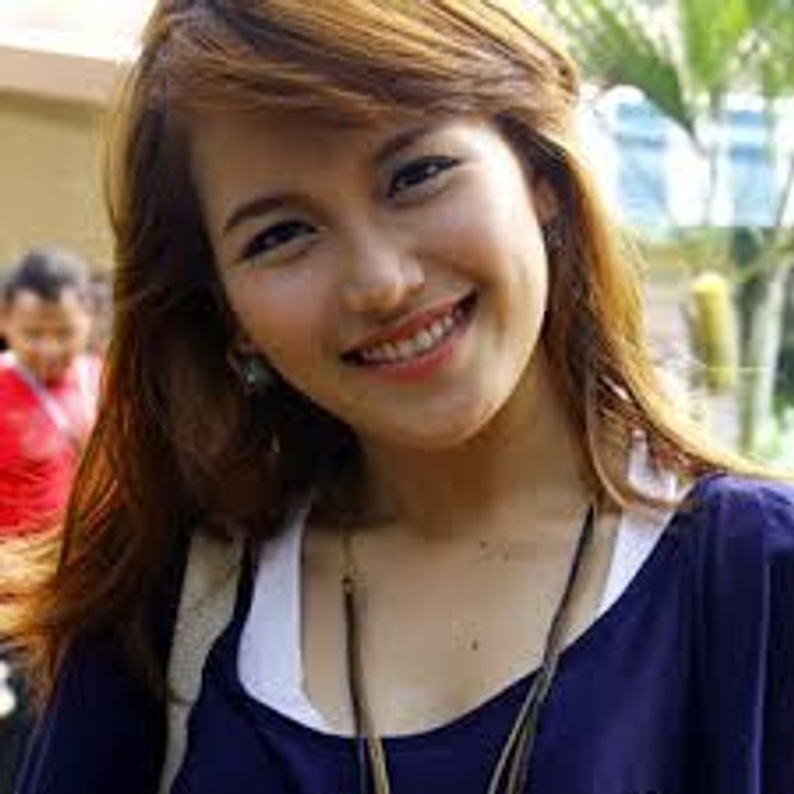 Video Isakan Tangis Ayu Ting-ting Ketemu Pengamen Ibu Suara Emas Nyanyi Sambalado Gendong Bayi