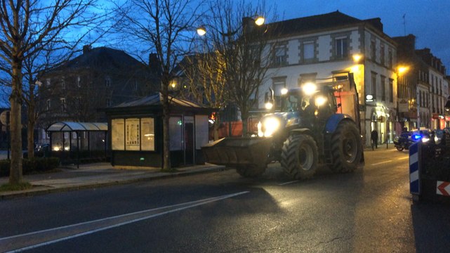 Les agriculteurs défilent à Pontivy