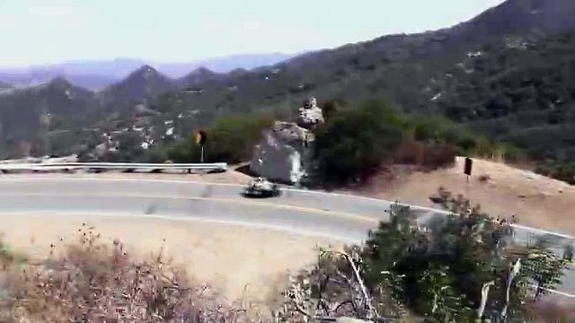 Motorcycle Crash - Suzuki SV650 Lowsides on Mulholland Hwy