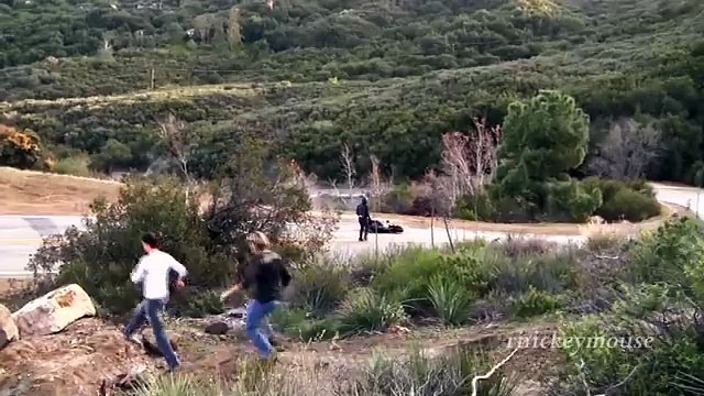 Motorcycle Crash - Yamaha R1 Lowsides on Mulholland Highway