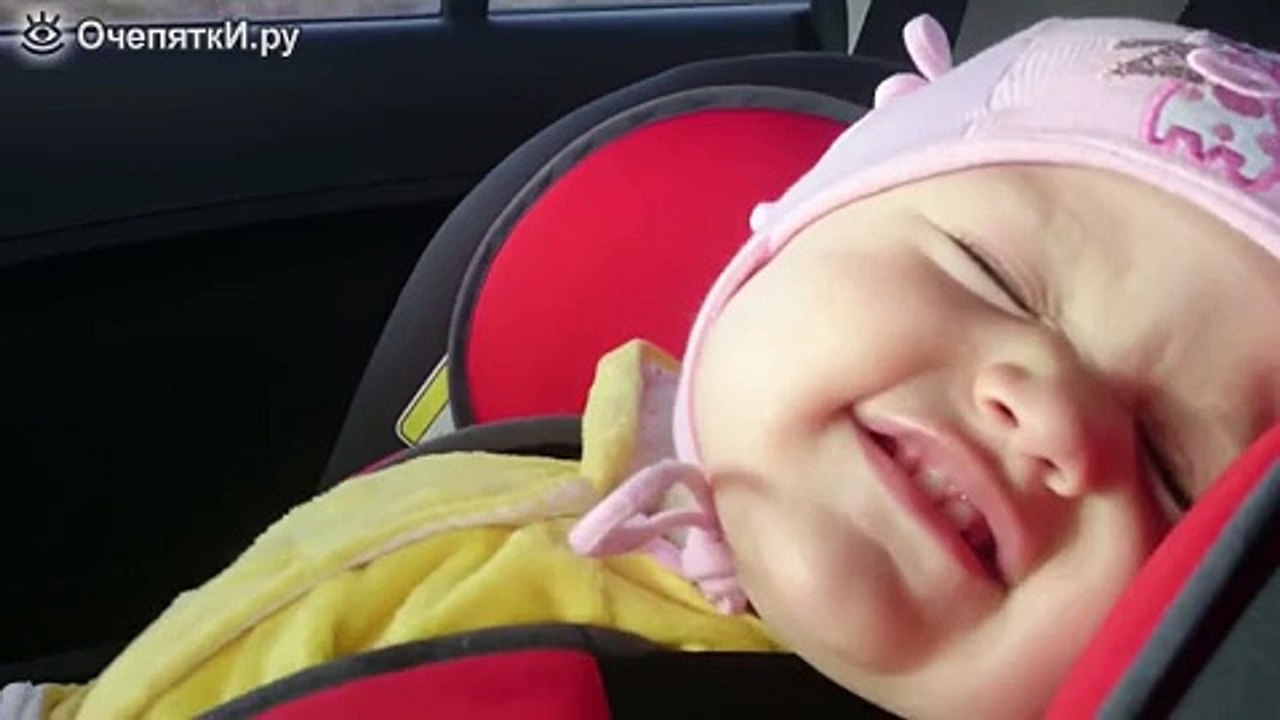 Мама не даёт уснуть дочке